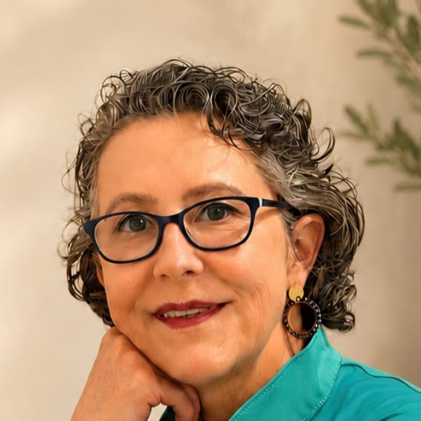 EM. Claudia Holzer
